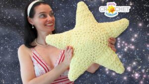 Big Fluffy Star Pillow - Crochet Pattern & Tutorial